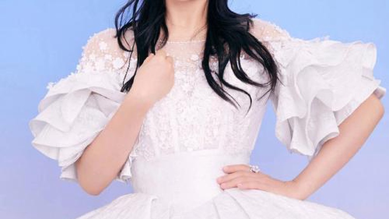 谢娜成都演唱会李小冉突袭献吻二十载闺蜜情震撼全场
